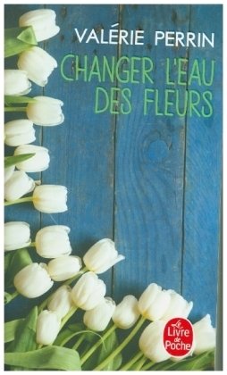 Changer l'eau des fleurs